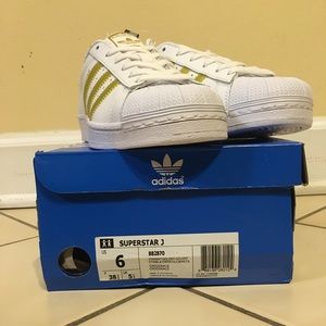 Adidas Superstar J KIDS SIZE 6